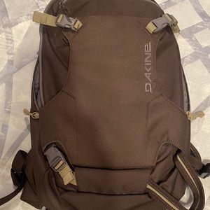 Dakine Womens Heli 12L backpack